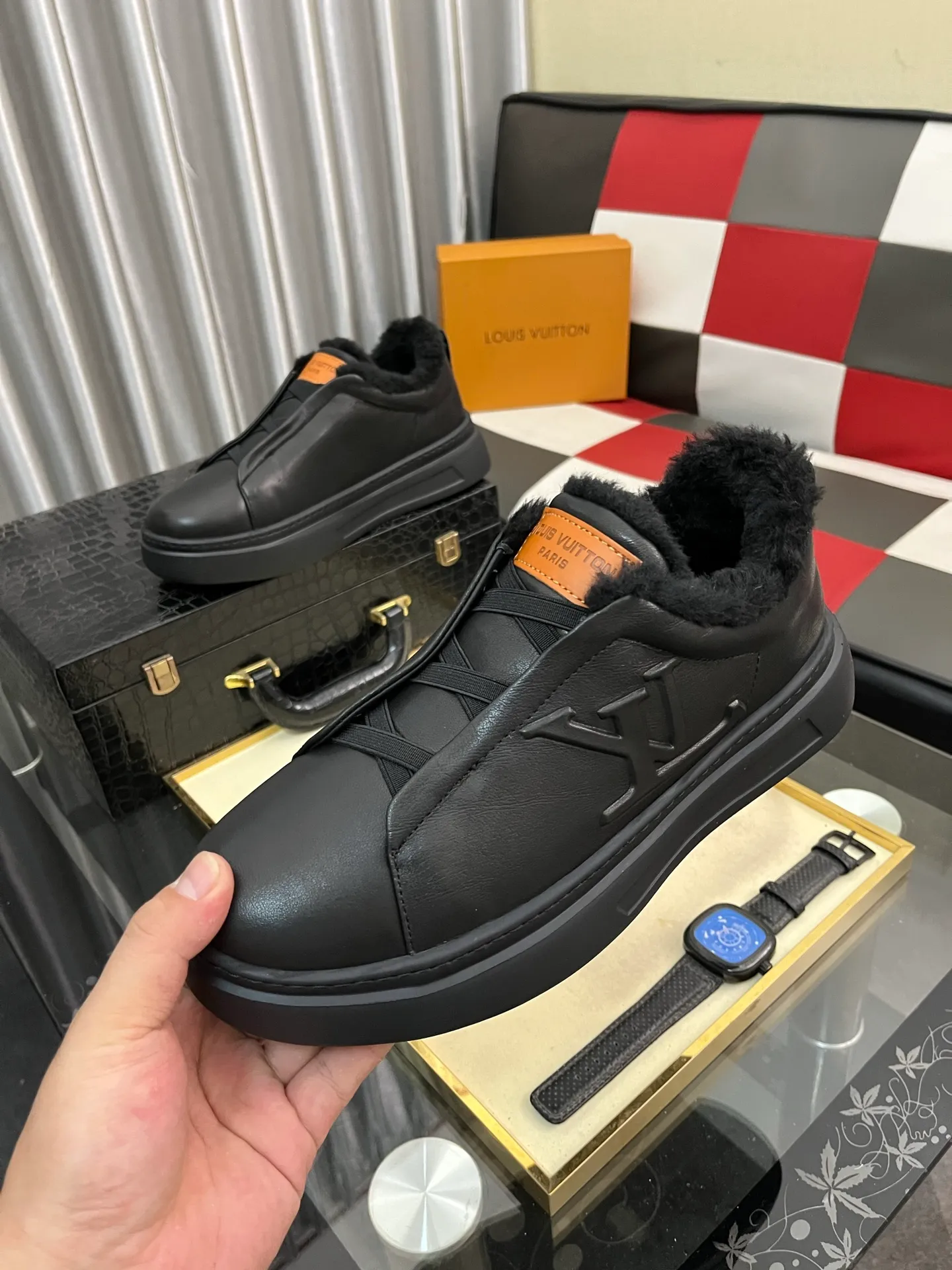Men's shoes 💰480⌚️⌚️《Louis Vuitton/LV Louis Vuitton》casual shoes are a must-have for trendy men😍😍 Original brand imported from Italy, imported original leather, cow lining (refuse to discolor and grind feet) sole: original sole provided by the original factory, French lazy style design ⚠️fitting on the feet. Original quality super comfortable original sole. Code number: 38-442️⃣Colors available